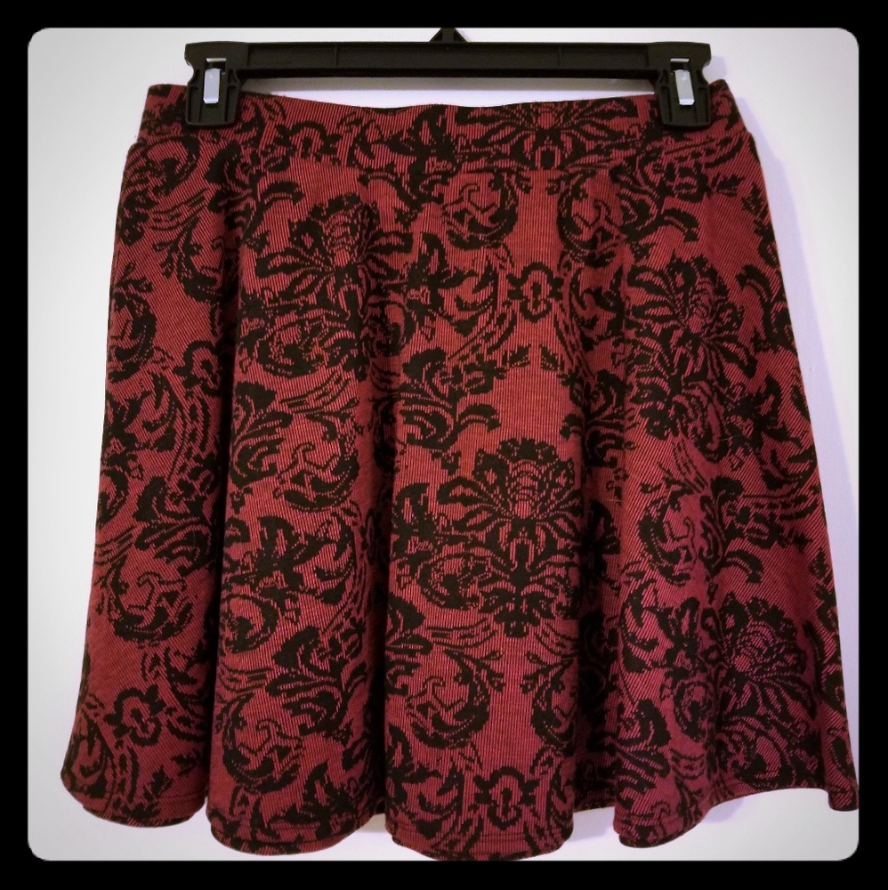 SALE NWOT Red / Burgundy Floral Skater Skirt